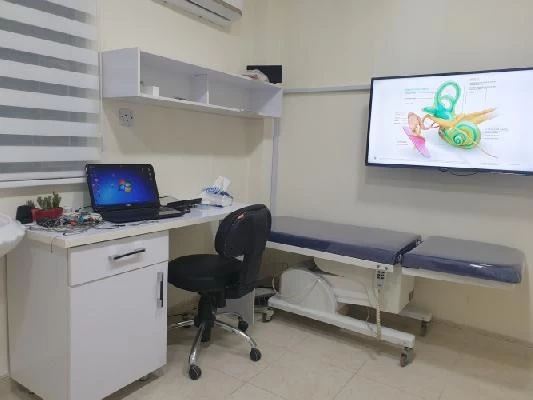 احسان صداقت تصاویر مطب و محل کار3