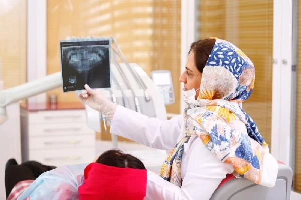الدكتور نرگس محمدی خوشرو صور العيادة و موقع العمل1