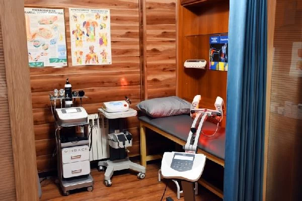 رقیه زلفی تصاویر مطب و محل کار1