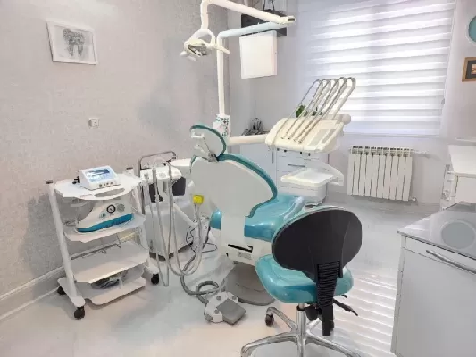 الدكتور امیرحسین وطن دوست صور العيادة و موقع العمل1