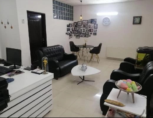 رقیه کیخسروی صور العيادة و موقع العمل1